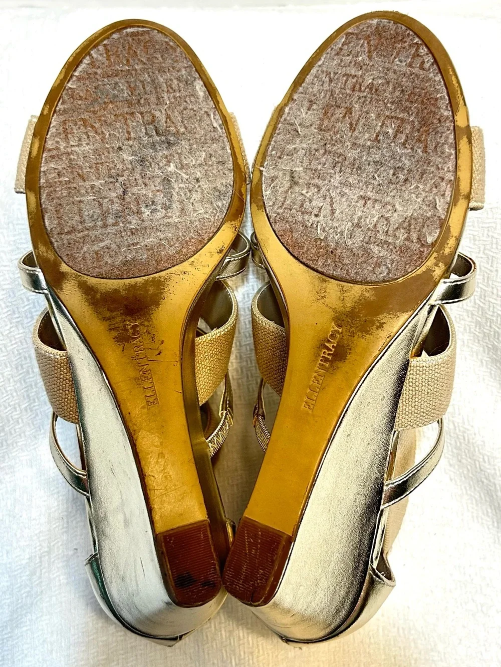 Ellen Tracy Darcie Strappy Edge Sandals in Champagne Gold. Women's Size 8.5M